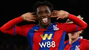 Roma Kaji Opsi Gaet Wilfried Zaha Secara Gratis Usai Gagal Dapat Winger Kiri