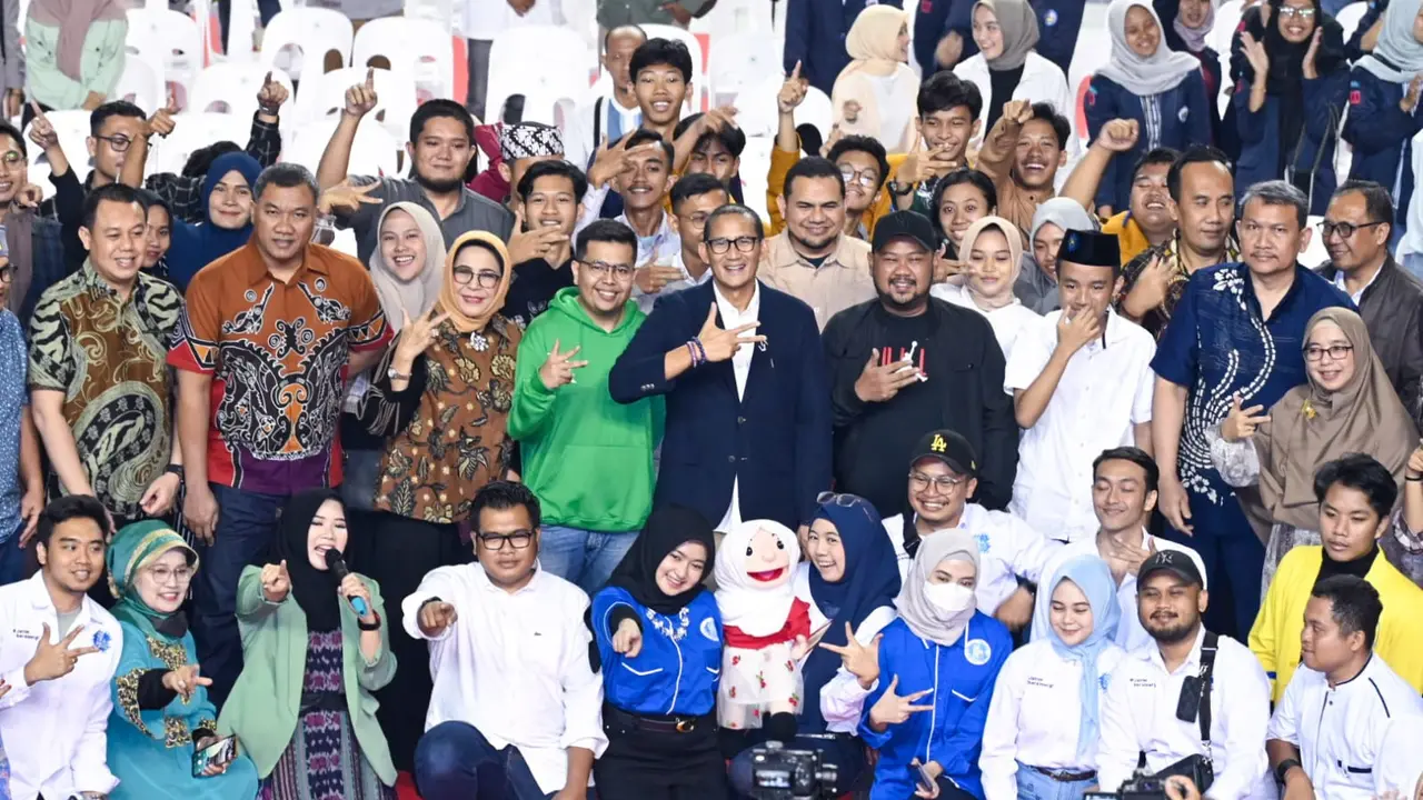 Sandiaga Uno di acara Ngopi (Ngobrol Pintar) Ekonomi Kreatif di Wahana Ekspresi Poesponegoro, Kabupaten Gresik. (Istimewa)