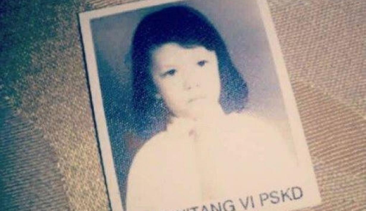 Imutnya Michelle Joan sudah terlihat sedari kecil. Ia sudah pintar berekspresi saat difoto. Tak ayal foto Michelle Joan kecil di pas foto SD ini menuai atensi publik dan berhasil bikin pangling. (Liputan6.com/IG/michellejoan)