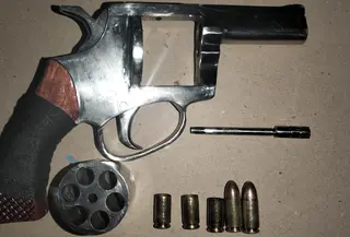 Senjata api yang digunakan DPO kasus narkoba menembak 3 polisi di Lampung saat proses penangkapan. (Liputan6.com/Istimewa).