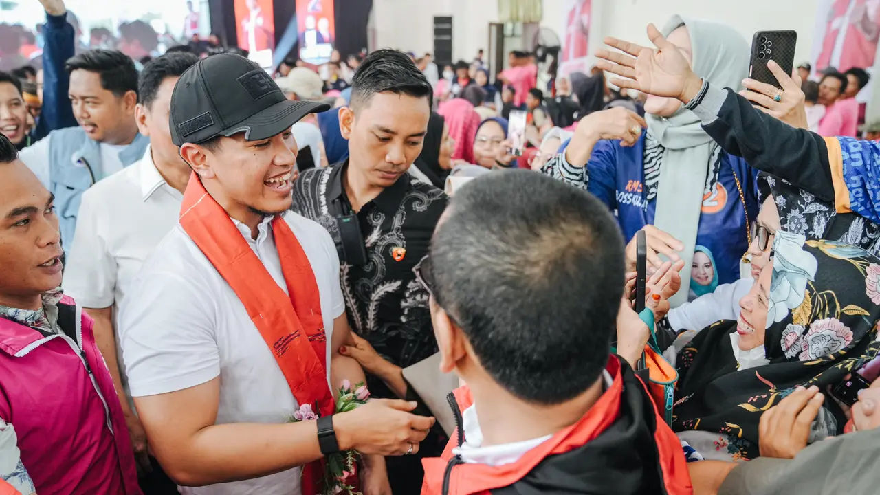Ketua Umum Partai Solidaritas Indonesia (PSI) Kaesang Pangarep mengkampanyekan pasangan calon Bupati Barru, Ulfa Nurul Huda Suardi dan wakilnya Mudassir Hasri Gani (Istimewa)