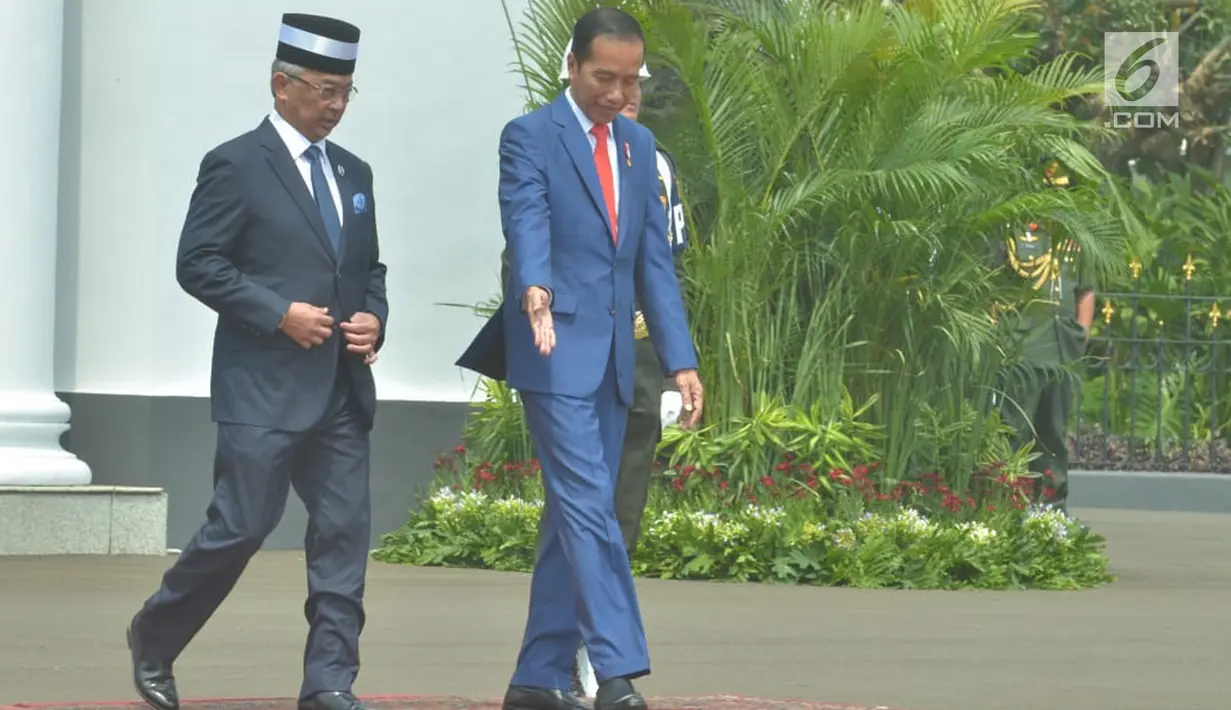 Presiden Joko Widodo saat menerima kunjungan kenegaraan Raja Malaysia Yang Dipertuan Agong XVI Al-Sultan Abdullah Al-Mustafa Billah Shah Ibni Almarhum Sultan Haji Ahmad Shah Al-Musta'in Billah di Istana Bogor, Jawa Barat, Selasa (27/8/2019). (Liputan6.com/Pool/Seskab:Abdurahman)