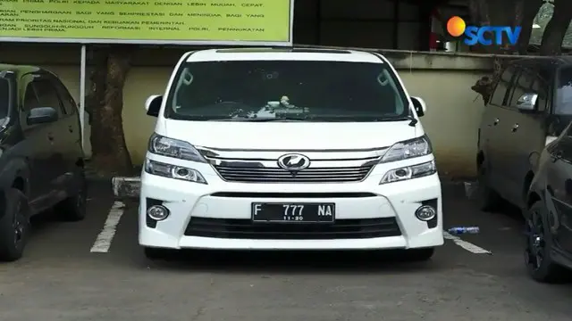 Polisi kembali melanjutkan penggeledahan di kantor First Travel di Cimanggis, Jawa Barat. Tiga mobil mewah milik tersangka juga disita.