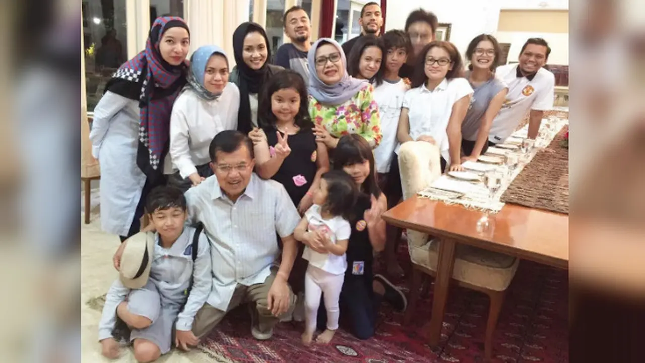 Wapres Jusuf Kalla menikmati tahun baru di Bali