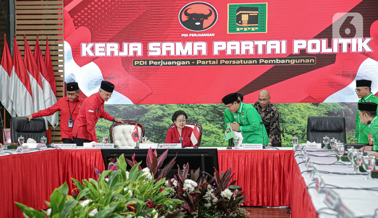 Ganjar tidak menyebutkan nama parpol yang disebut akan mendukung dirinya. Namun, ia menyebut warna parpol tidak hanya satu warna, namun beberapa warna yang berarti beberapa parpol. "Warnanya warna-warni," kata Ganjar. (Liputan6.com/Faizal Fanani)