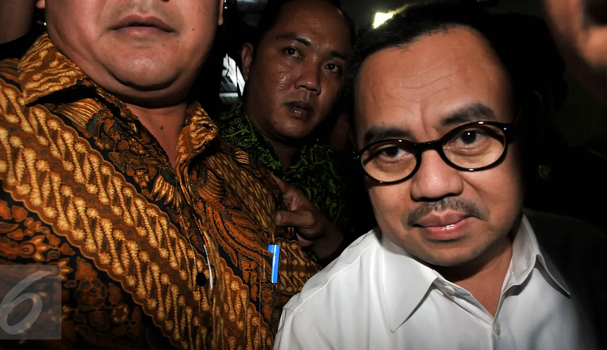 Menteri ESDM Sudirman Said memenuhi panggilan Mahkamah Kehormatan Dewan (MKD) DPR RI di Komplek Parlemen, Jakarta, Selasa (2/12/).   Sudirman mengaku membawa rekaman lengkap berisi percakapan dugaan pencatutan nama Jokowi-JK. (Liputan6.com/Johan Tallo)