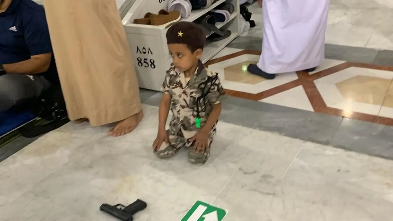 Anak di Masjid Nabawi Madinah