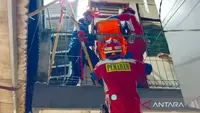 Cerita Damkar Evakuasi Jenazah 120 Kg dari Lantai Dua Rumah