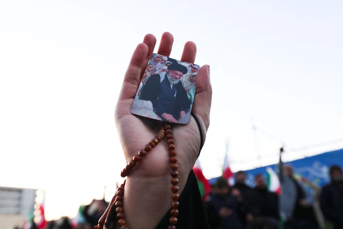 FOTO: Iran Berduka Usai Kematian Ayatollah Ali Khamenei dalam Serangan Militer