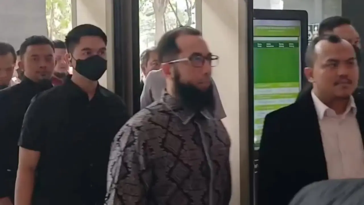 Khalid Basalamah Hadiri Sidang Korupsi Kuota Haji