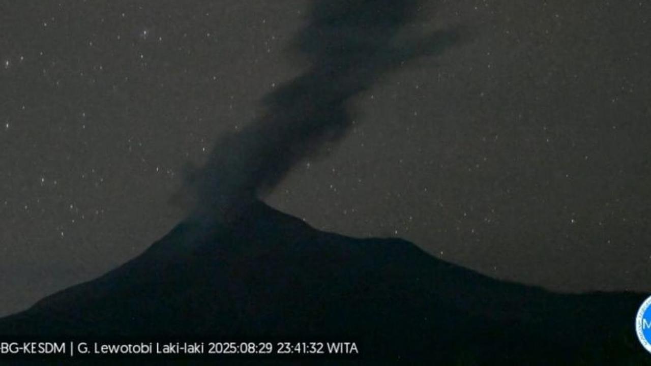 Gunung Lewotobi Laki-laki Erupsi Tiga Kali dalam Semalam, Warga Diimbau Waspada Banjir Lahar Dingin