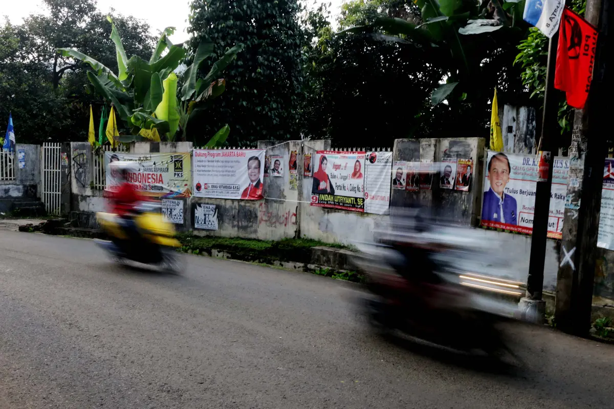 (FOTO) Atribut Kampanye Rusak Pemandangan Ibu Kota