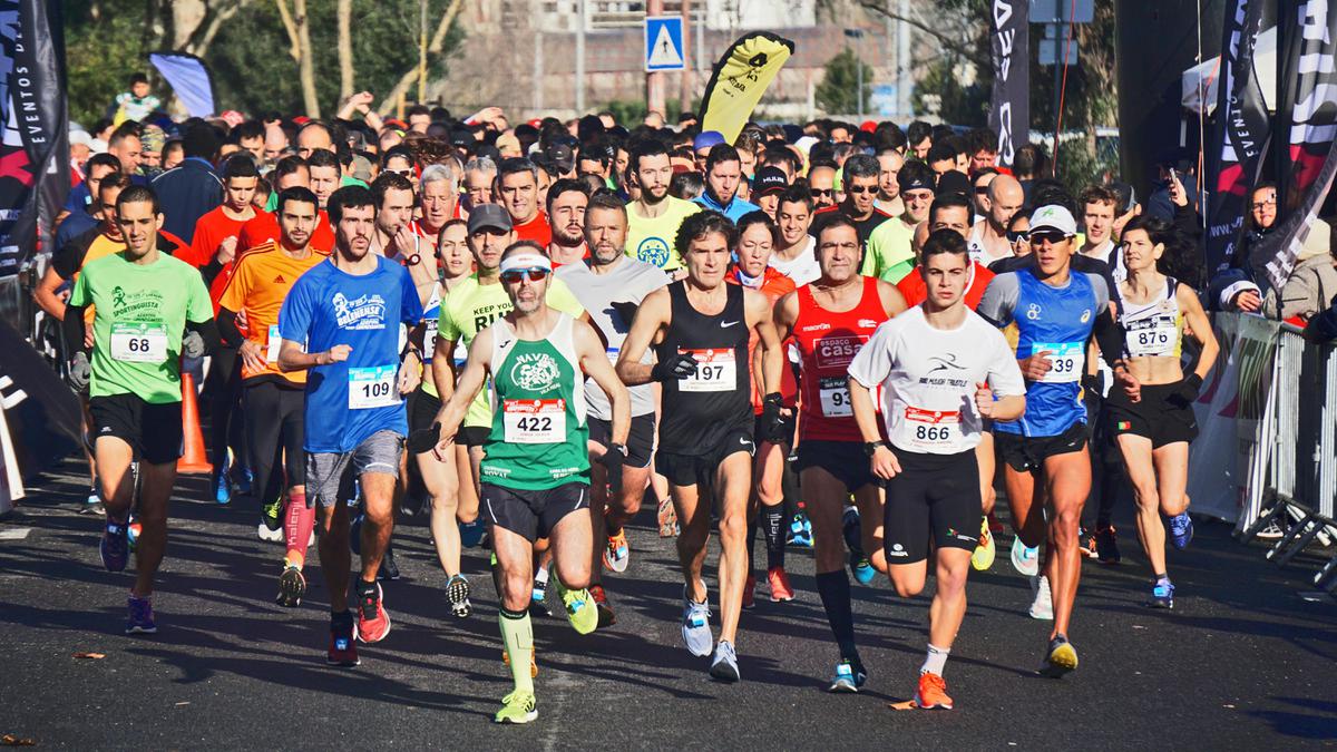 Unik, China Adakan Lomba Marathon Manusia Melawan Robot Humanoid