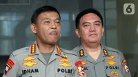 Kapolri Jenderal Idham Azis (kiri) didampingi Kadiv Humas Polri Irjen M Iqbal (kanan) meninggalkan Gedung KPK usai menggelar pertemuan tertutup, Jakarta, Senin (4/11/2019). Pertemuan membahas sinkronisasi antara Kepolisian dengan KPK. (merdeka.com/Dwi Narwoko)