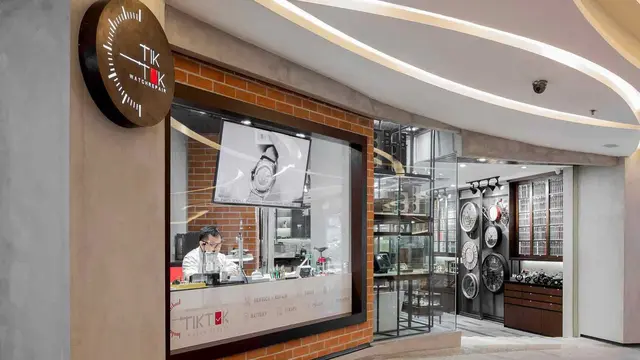 Toko Jam Berdesain Industrial, Serasa Berada di Lokasi Syuting Kingsman: The Secret Service