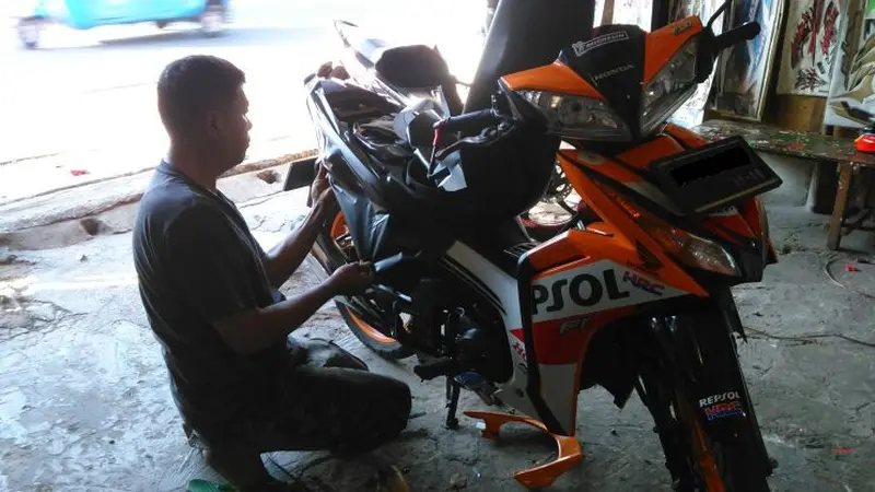 Pasang Stiker Doff di Motor Bebek, Berapa Biayanya?