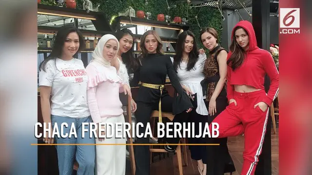 Baru-baru ini Chacha Frederica mengunggah foto dirinya yang telah berhijab dengan Girl Squad