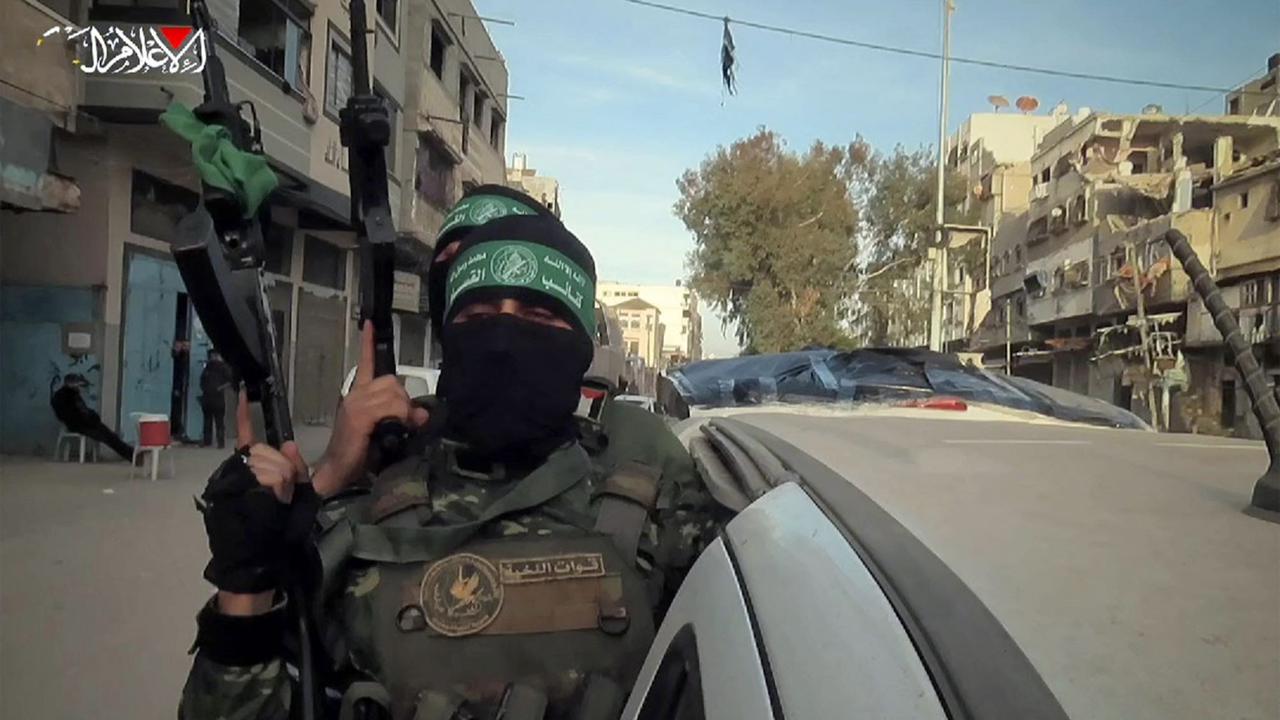 Momen Perpisahan Sandera Israel dengan Pasukan Brigade Al-Qassam Hamas