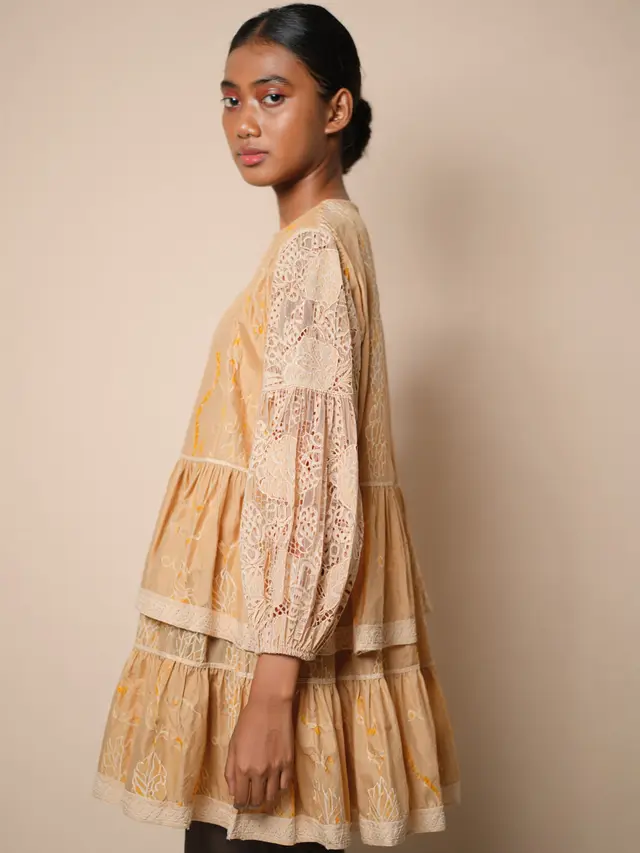 Batik Brokat Lengan Bishop Anggun