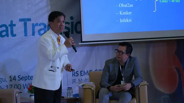 Pemaparan materi oleh dr. Med. Salim Lim, MD. Sp. PD-KGH, FAMS, FASN.