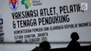 Suasana vaksinasi COVID-19 terhadap para atlet, pelatih, dan tenaga pendukung di Istora Senayan, Jakarta, Jumat (26/2/2021). Pemerintah memulai vaksinasi COVID-19 tahap pertama untuk para atlet. (Liputan6.com/Faizal Fanani)