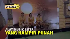 Alat musik siter adalah jenis alat musik petik yang tergabung dalam musik gamelan. Sayangnya sebagaimana alat musik tradisional lainnya siter kurang atau bahkan tidak dikenali oleh generasi muda saat ini.