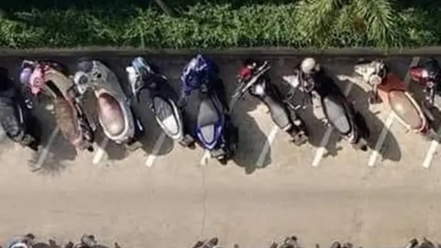 6 Potret Parkir Motor Tak Sesuai Aturan Ini Bikin Geleng Kepala