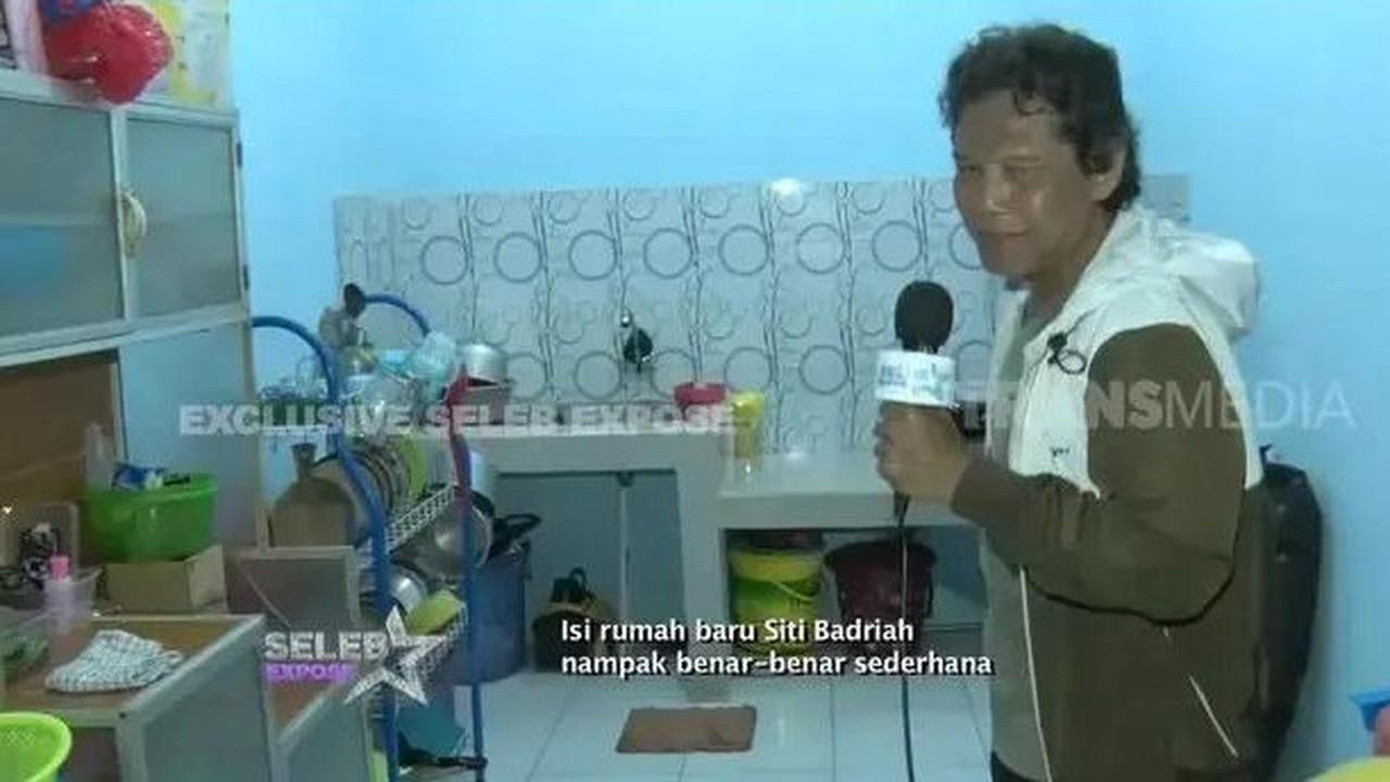 Inilah pemandangan ruang masak di rumah Sibad yang sederhana. Tampaknya sangat bersih dan dilengkapi dengan berbagai peralatan memasak yang lengkap.