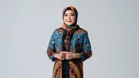 Model Outer Batik Apa yang Cocok untuk Ibu-ibu 50 Tahunan? Ini 8 Pilihan Padu Padan agar Terlihat Lebih Muda