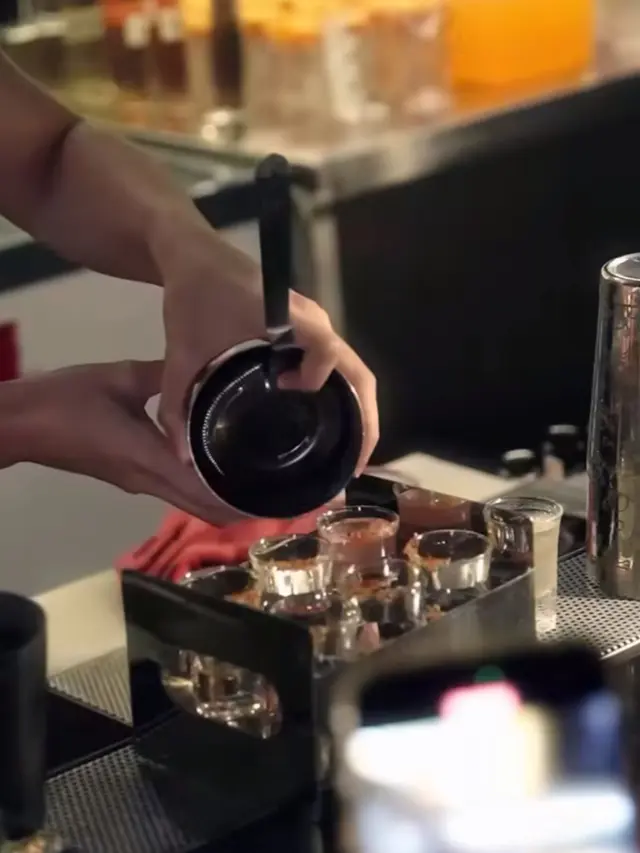Manohara Jadi Bartender