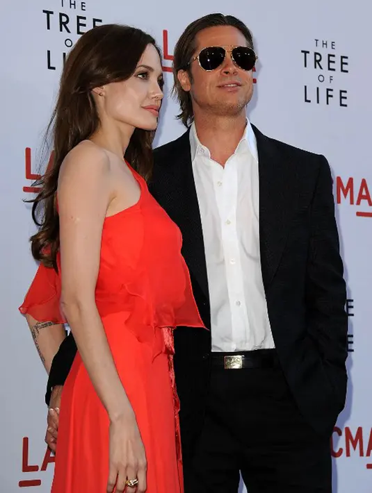 Selain menjadi kabar baik untuk keenam anak mereka, berita rujuk ini juga menjadi kabar bahagia untuk penggemar Brangelina. Namun sayangnya, itu hanya sekedaar rumor dan perceraian itu tetap berlanjut. (AFP/Kevin winter)