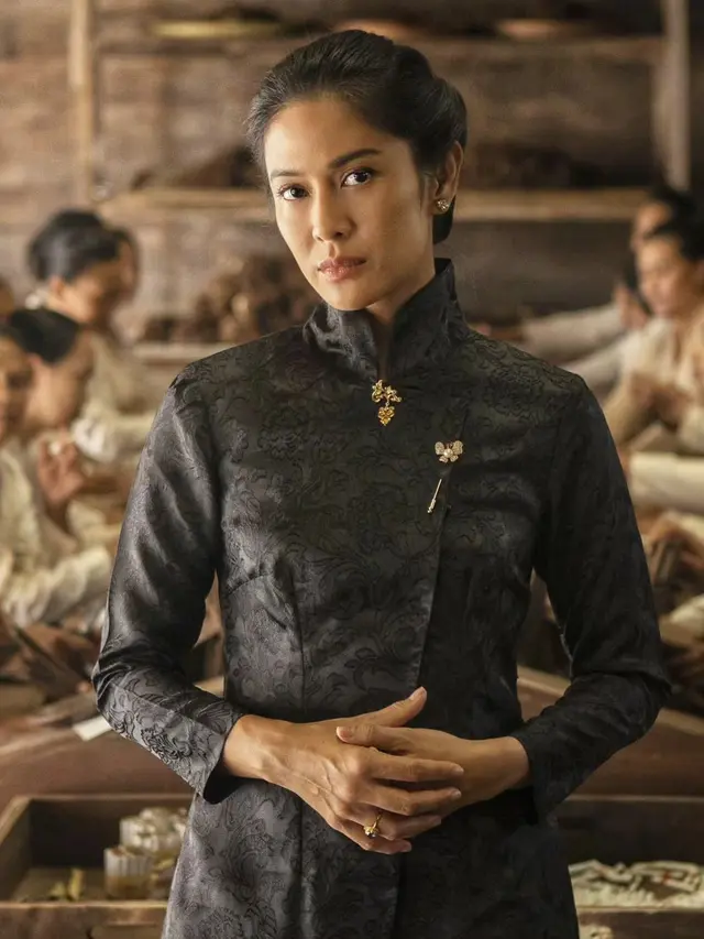 8 Gaya Artis Pakai Kebaya Janggan yang Kembali Tren Berkat Serial Gadis Kretek, dari Dian Sastro-Adinia Wirasti