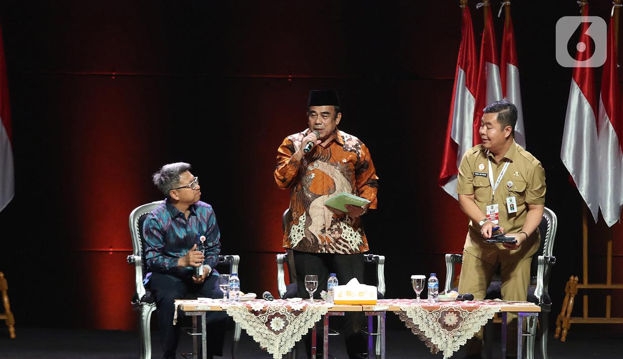 Dirjen Perimbangan Keuangan Kemenkeu Astera Primanto Bhakti, Menteri Agama Fachrul Razi dan Kepala BPSDM Kemendagri Teguh Setyabudi (ki-ka) usai diskusi panel III  Rakornas Indonesia Maju antara Pemerintah Pusat dan Forkopimda di Bogor, Rabu (13/11/2019). (Liputan6.com/Herman Zakharia)