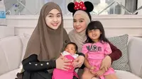 Balon Jadi Simbol Kebahagiaan, 7 Potret Ria Ricis dan Moana Jenguk Baby Yasmin Anak Shindy Putri