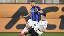 <p>Bek Spezia, Mattia Caldara berusaha merebut bola dari gelandang Inter Milan, Danilo D'Ambrosio pada pertandingan lanjutan Liga Serie A Italia di Stadion Alberto Picco di La Spezia, Italia, Sabtu (11/3/2023). Akibat kekalahan ini, Inter Milan masih mengumpulkan 50 poin di peringkat kedua klasemen Liga Italia. (Tano Pecoraro./LaPresse via AP)</p>