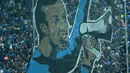 Koreografi 3D yang ditampilkan Bobotoh saat mendukung Persib Bandung melawan Mitra Kukar pada laga Liga 1 Indonesia 2018 di Stadion GBLA, Bandung, Jawa Barat, Minggu (8/4/2018). Persib Bandung menang 2-0. (Bola.com/Nick Hanoatubun)