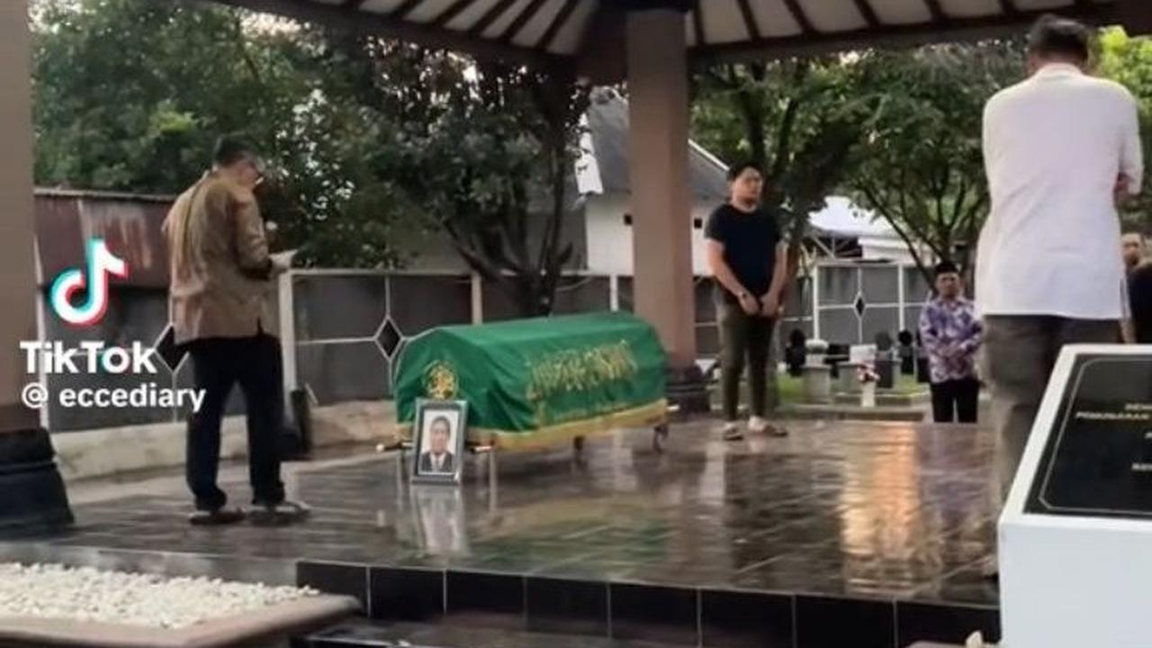 Meninggal Dunia