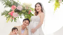 Felicya Angelista mengenakan gaun putih ala bridal lengkap dengan veilnya. (Foto: Instagram/ fdphotography90)