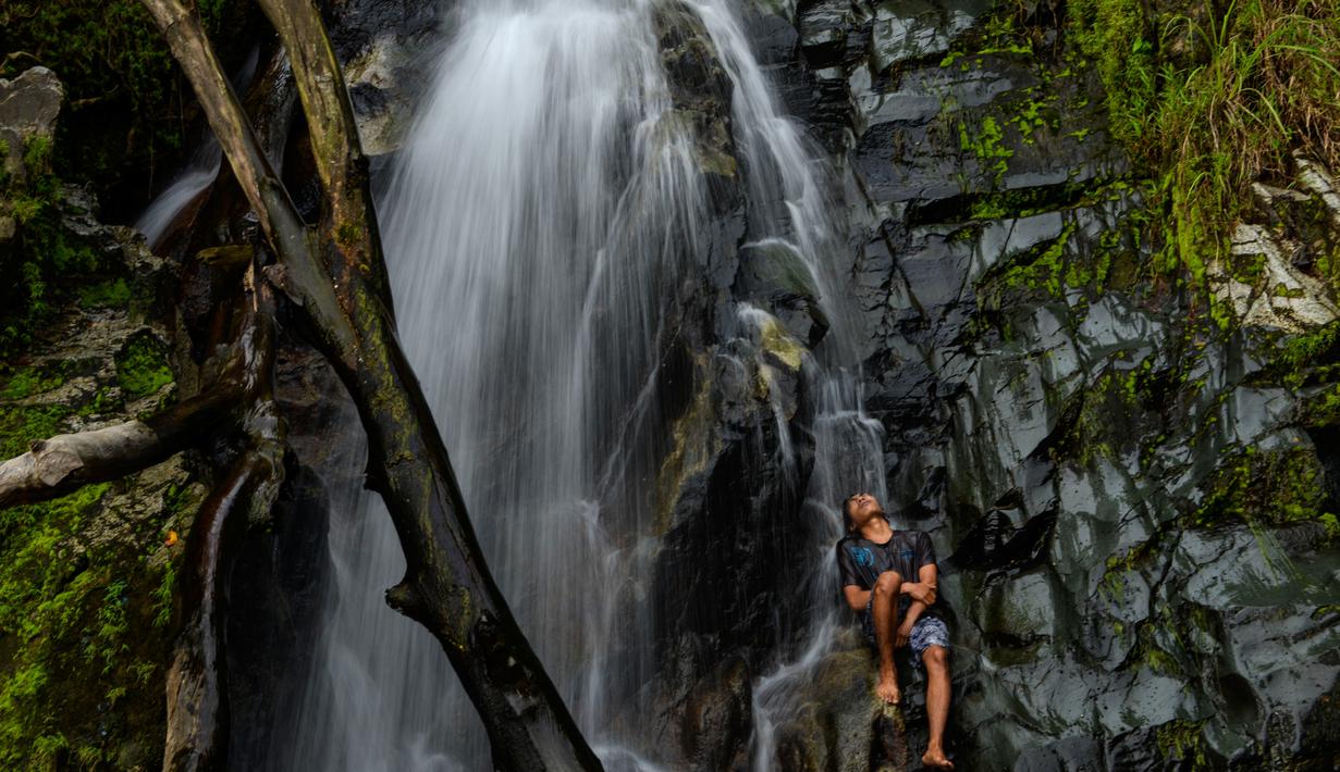 FOTO Menikmati Sensasi Dingin Air Terjun  di Samadua Aceh 