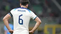 Harry Maguire&nbsp;tampak lesu usai pertandingan UEFA&nbsp;Nations League antara Italia dan Inggris di stadion San Siro, di Milan, Italia, Sabtu (24/9/2022). (AP Photo/Antonio Calanni)