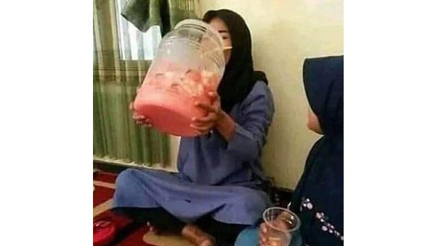 6 Kelakuan Kocak Orang Makan Porsi Besar, Terlalu Lapar