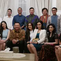 Basuki Tjahaja Purnama alias Ahok mengundang sejumlah artis makan malam di rumah dinas Gubernur di Taman Suropati, Menteng, Jakarta Pusat, Selasa (29/3/2016). (Bintang.com/Instagram)