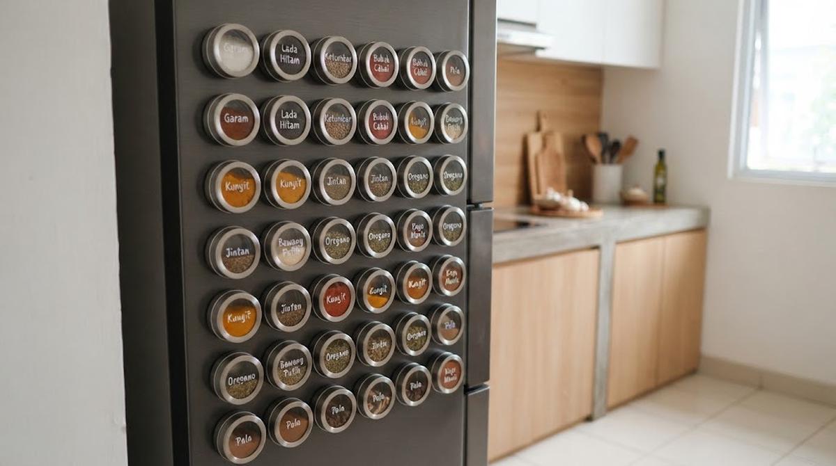 Cara Menyimpan Banyak Bumbu di Dapur Tanpa Rak Besar