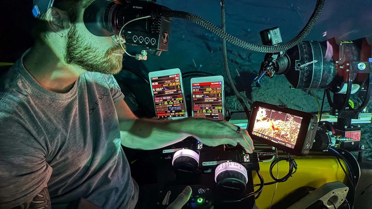 FOTO: Berburu Kehidupan Laut Dalam Sulawesi dengan Kapal Selam