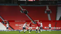 Suasana pertandingan Tottenham Hotspur melawan Manchester United pada pertandingan Liga Premier Inggris di Old Trafford, Manchester, Inggris, Minggu (4/10/2020). Tottenham Hotspur mengalahkan Manchester United 6-1. (Alex Livesey/Pool via AP)