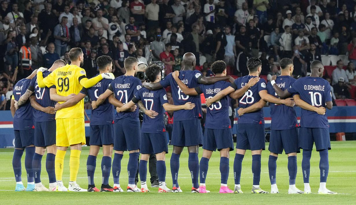 PSG melakukan perombakan besar di skuatnya pada musim panas ini. Raksasa Prancis tersebut melepas sejumlah pemain bintang termasuk Neymar, Lionel Messi hingga Sergio Ramos. Sebagai gantinya, PSG mendatangkan banyak pemain untuk mendukung kinerja pelatih baru Luis Enrique. Les Parisiens telah menghabiskan sekitar 349,5 juta euro di bursa transfer. (AP Photo/Michel Euler)