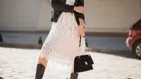 Nggak Cuma Cantik, Ini Clutch Kondangan yang Bikin Outfit Makin Mewah