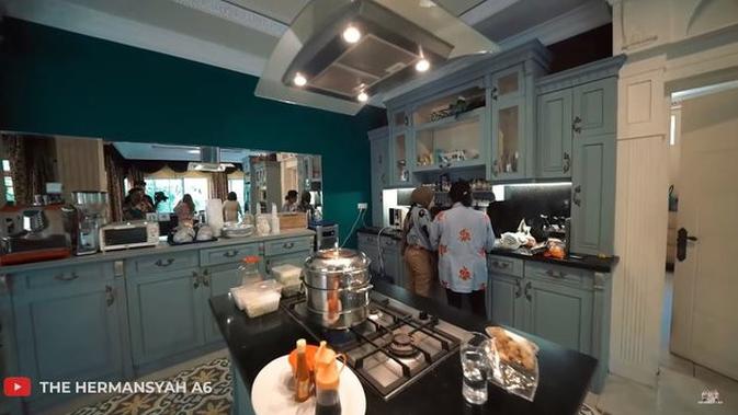 Rumah mewah Sarah Menzel (Sumber: YouTube/The Hermansyah A6)