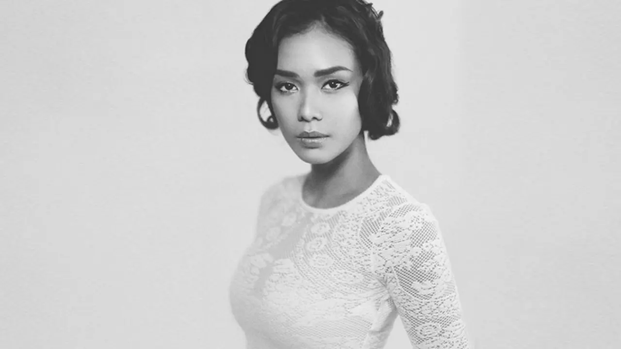 Adinia Wirasti 