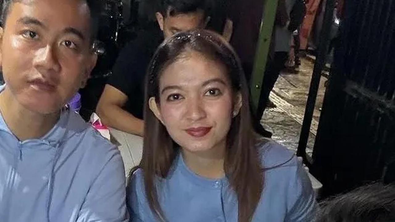 Potret Raffi Ahmad Temani Gibran Rakabuming dan Selvi Makan Bebek di Warung Kaki 5 'Makasi Sudah Mampir